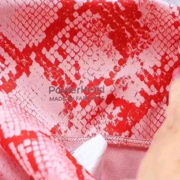 Fabletics Powerhold size XL pink/red snake print capri leggings - Picture 5 of 9